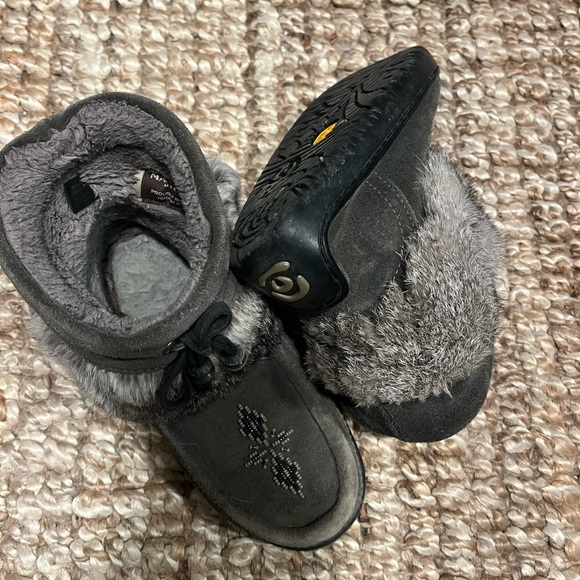 MANITOBAH MUKLUKS! - Picture 2 of 2